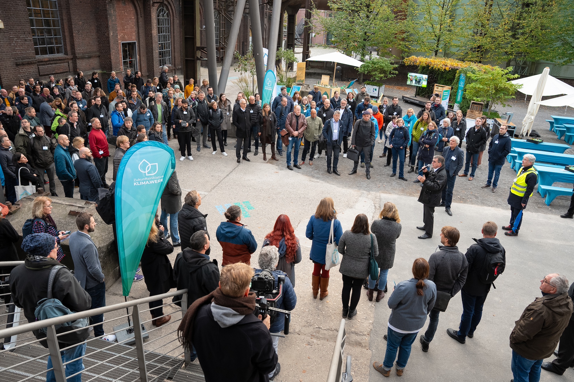 Das Expertenforum in Duisburg startete mit einem Begrüßungsspaziergang mit allen Teilnehmern und Teilnehmerinnen. 